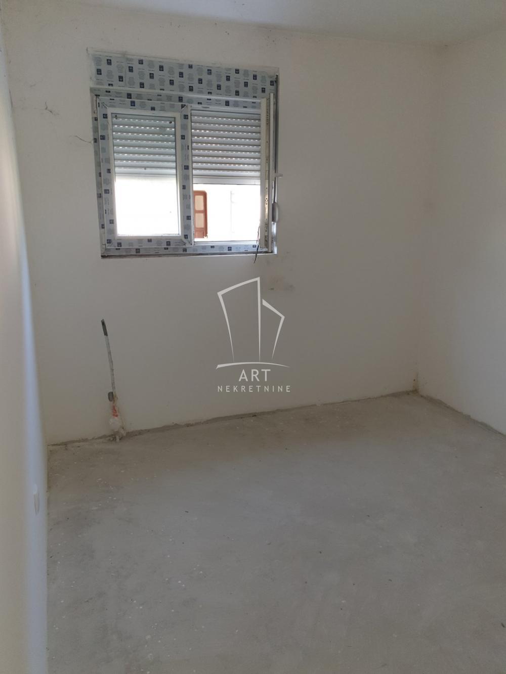 Stan na prodaju u Beogradu, Jajinci, troiposoban, 66m2, cena 130000 evra