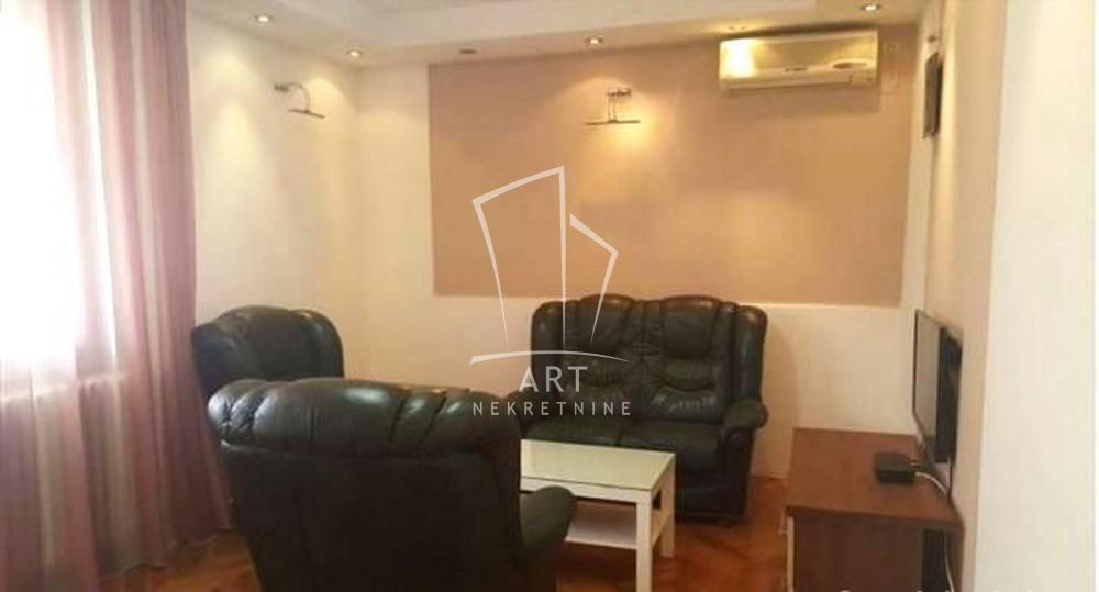 Stan na prodaju u Beogradu, Vračar (Hram), dvoiposoban, 52m2, cena 330000 evra