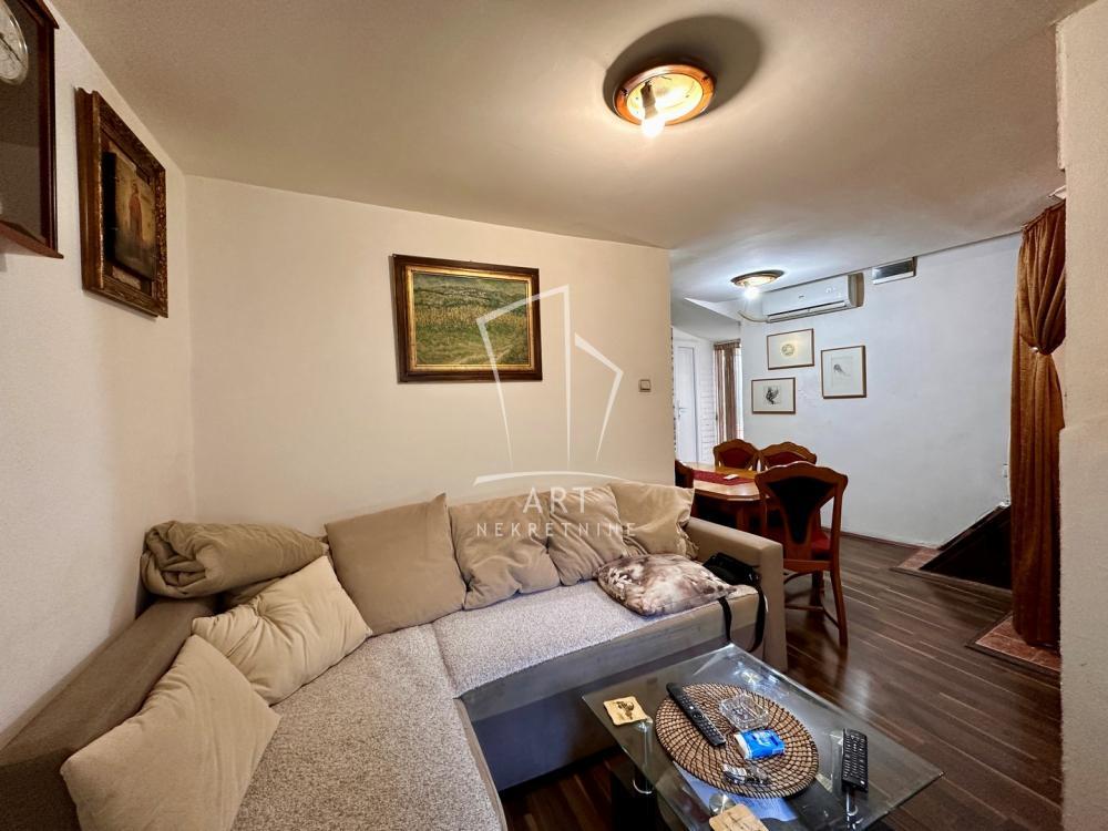 Stan na prodaju u Beogradu, Crveni Krst, cetvorosoban, 71m2, cena 220000 evra