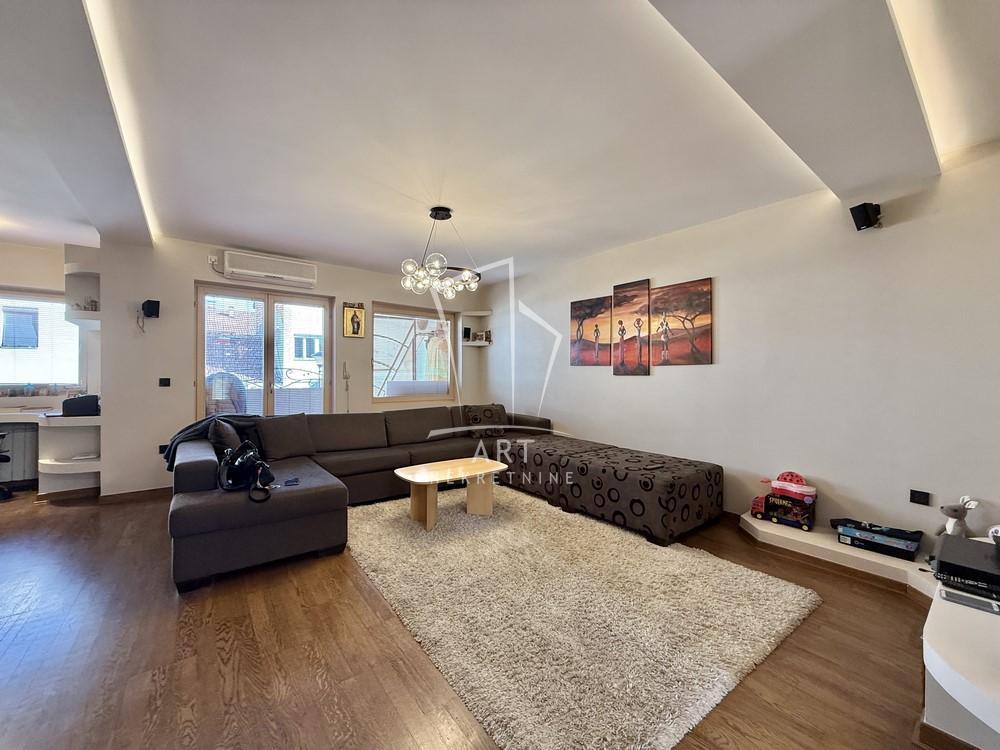 Stan na prodaju u Beogradu, Petlovo brdo, 179m2, cena 300000 evra