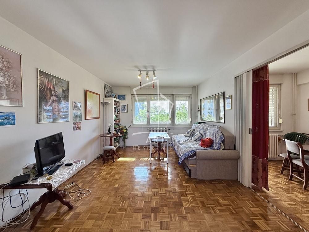 Stan na prodaju u Beogradu, Žarkovo, troiposoban, 101m2, cena 270000 evra