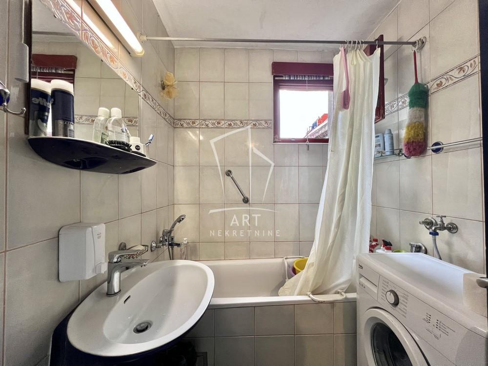 Stan na prodaju u Beogradu, Banjica, trosoban, 70m2, cena 225000 evra