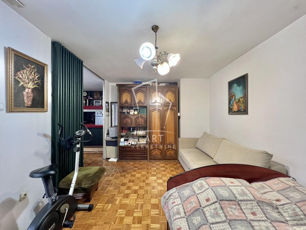 Stan na prodaju u Beogradu, Banjica, trosoban, 70m2, cena 225000 evra
