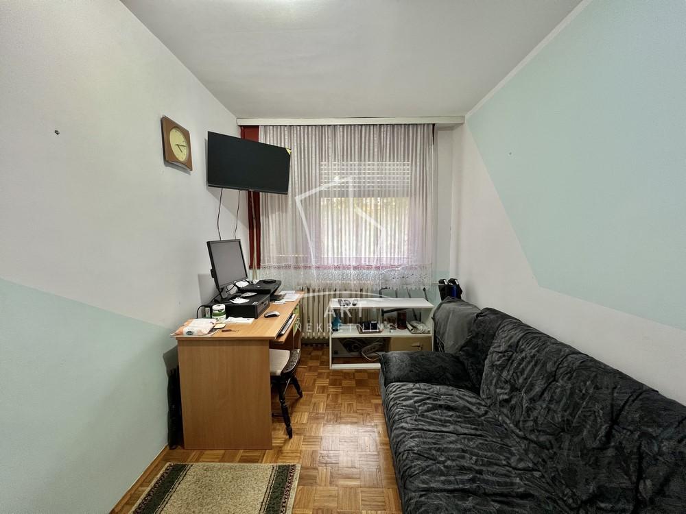 Stan na prodaju u Beogradu, Banjica, trosoban, 70m2, cena 225000 evra