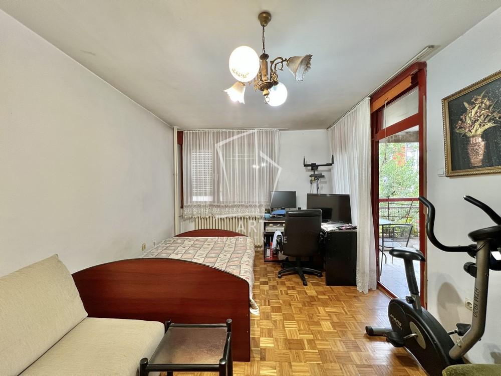 Stan na prodaju u Beogradu, Banjica, trosoban, 70m2, cena 225000 evra