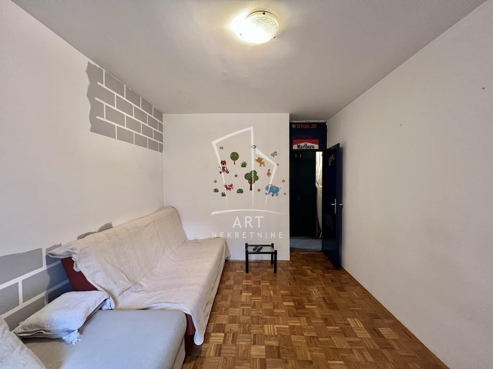 Stan na prodaju u Beogradu, Banjica, trosoban, 70m2, cena 225000 evra