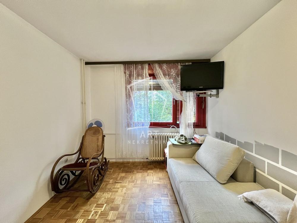 Stan na prodaju u Beogradu, Banjica, trosoban, 70m2, cena 225000 evra