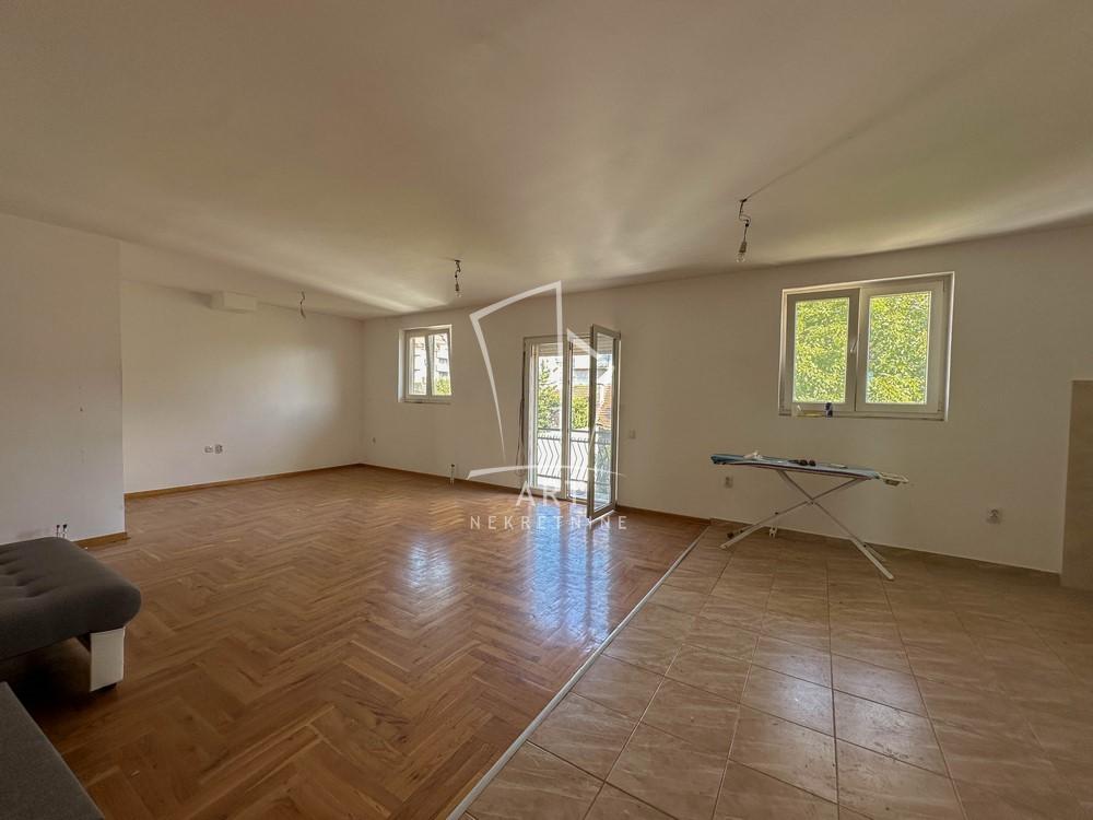 Stan na prodaju u Beogradu, Zvezdara, cetvorosoban, 62m2, cena 230000 evra