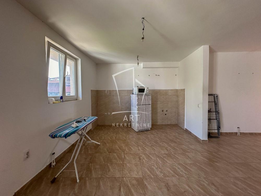 Stan na prodaju u Beogradu, Zvezdara, cetvorosoban, 62m2, cena 230000 evra