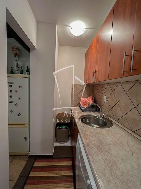 Stan na prodaju u Beogradu, Voždovac, cetvorosoban, 54m2, cena 195000 evra