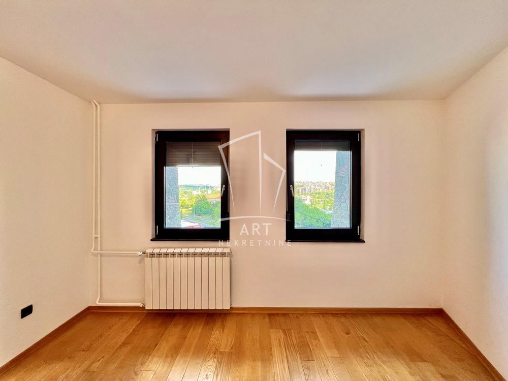 Stan na prodaju u Beogradu, Voždovac, cetvorosoban, 89m2, cena 225000 evra