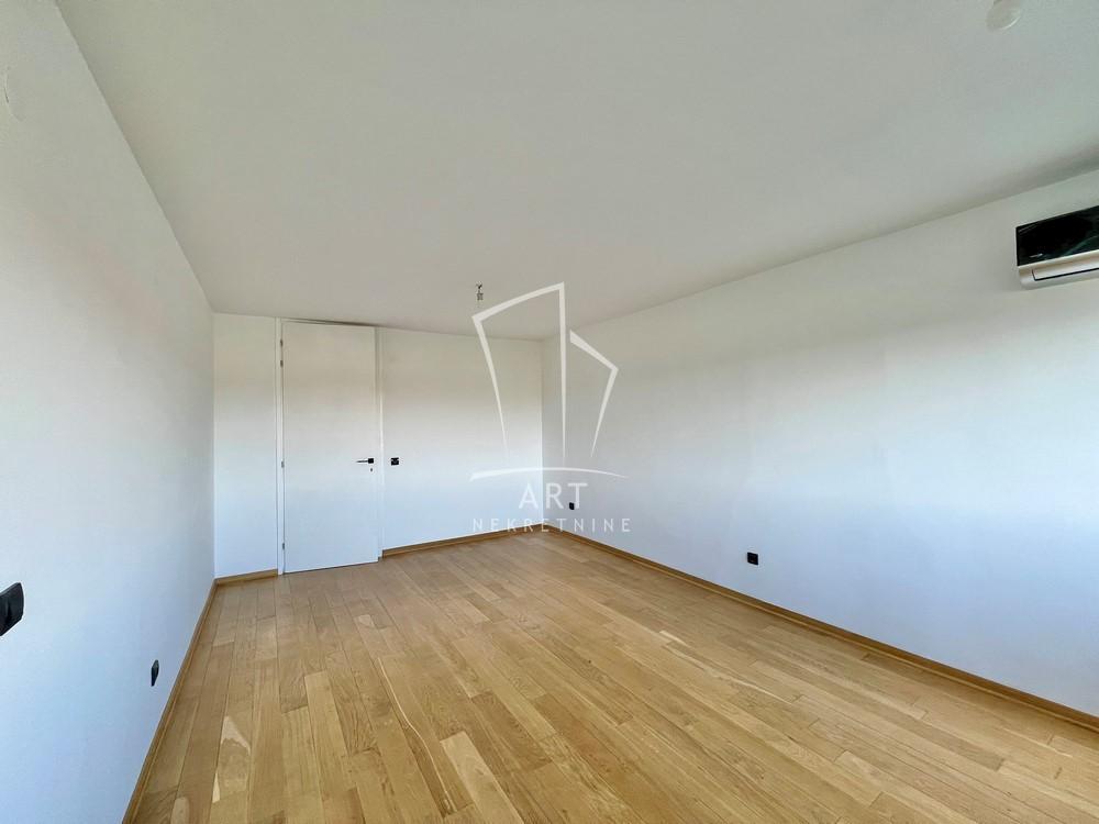 Stan na prodaju u Beogradu, Voždovac, cetvorosoban, 89m2, cena 225000 evra