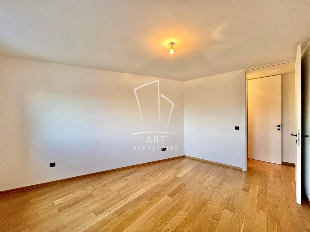Stan na prodaju u Beogradu, Voždovac, cetvorosoban, 89m2, cena 225000 evra