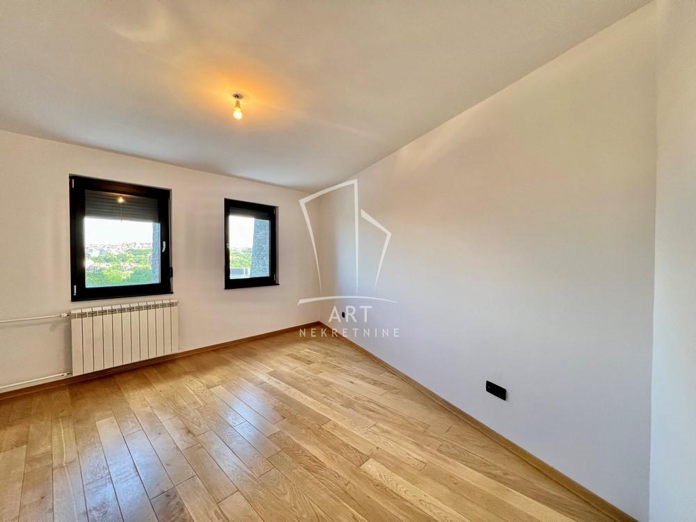 Stan na prodaju u Beogradu, Voždovac, cetvorosoban, 89m2, cena 225000 evra