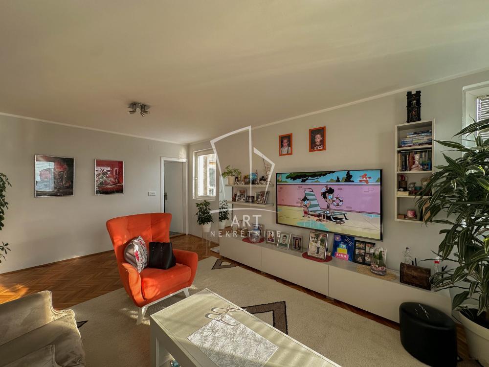 Stan na prodaju u Beogradu, Rakovica, cetvorosoban, 100m2, cena 229000 evra