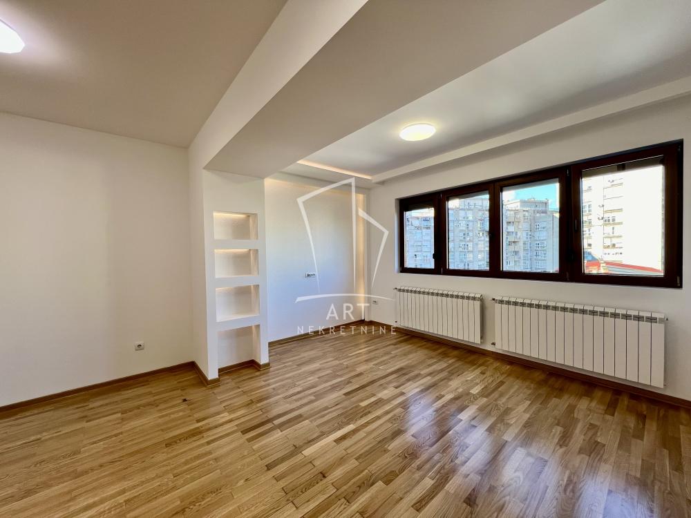 Stan na prodaju u Beogradu, Palilula, cetvorosoban, 88m2, cena 299000 evra