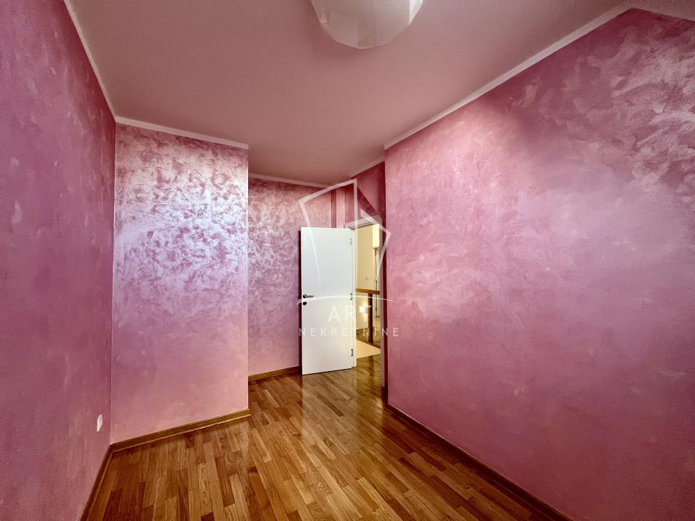 Stan na prodaju u Beogradu, Palilula, cetvorosoban, 88m2, cena 299000 evra