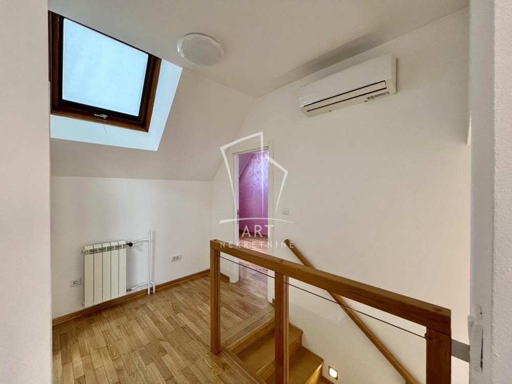Stan na prodaju u Beogradu, Palilula, cetvorosoban, 88m2, cena 299000 evra