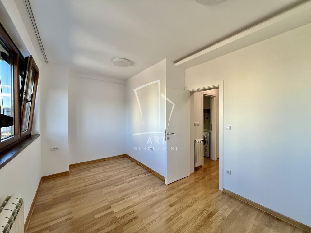 Stan na prodaju u Beogradu, Palilula, cetvorosoban, 88m2, cena 299000 evra