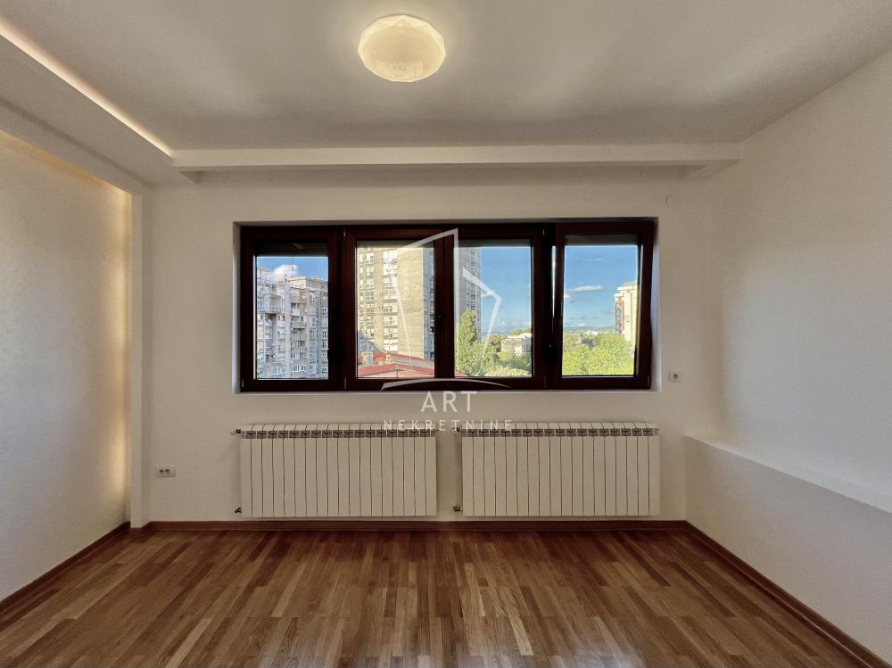 Stan na prodaju u Beogradu, Palilula, cetvorosoban, 88m2, cena 299000 evra