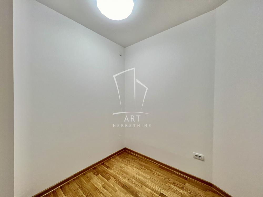 Stan na prodaju u Beogradu, Palilula, cetvorosoban, 88m2, cena 299000 evra