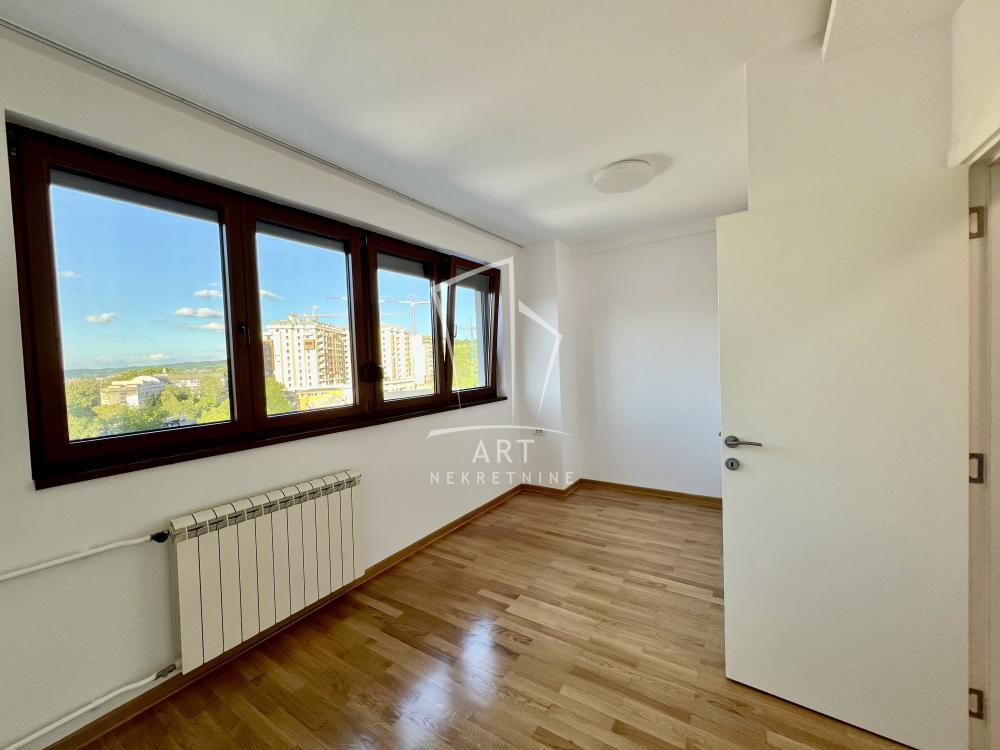 Stan na prodaju u Beogradu, Palilula, cetvorosoban, 88m2, cena 299000 evra