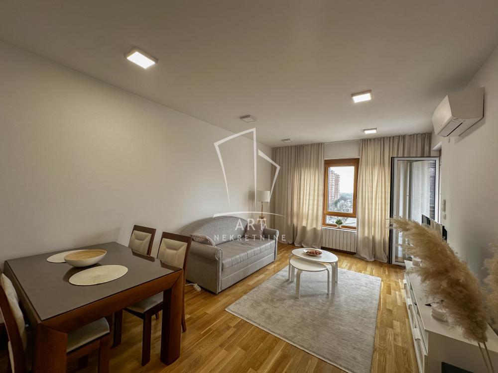 Stan na prodaju u Beogradu, Novi Beograd blok 45 (TC Enjub), dvosoban, 54m2, cena 265000 evra