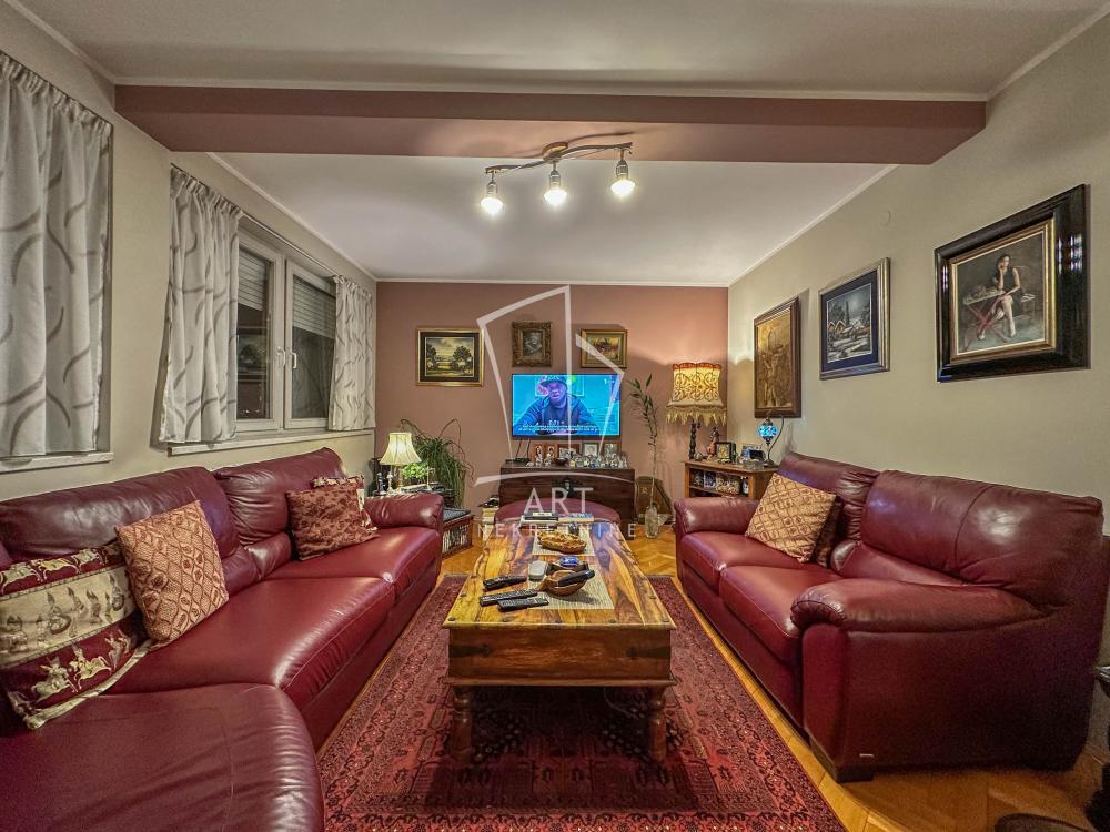 Stan na prodaju u Beogradu, Čukarica, 140m2, cena 320000 evra