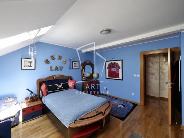Stan na prodaju u Beogradu, Dedinje, 225m2, cena 650000 evra