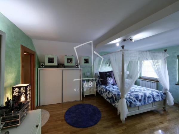 Stan na prodaju u Beogradu, Dedinje, 225m2, cena 650000 evra