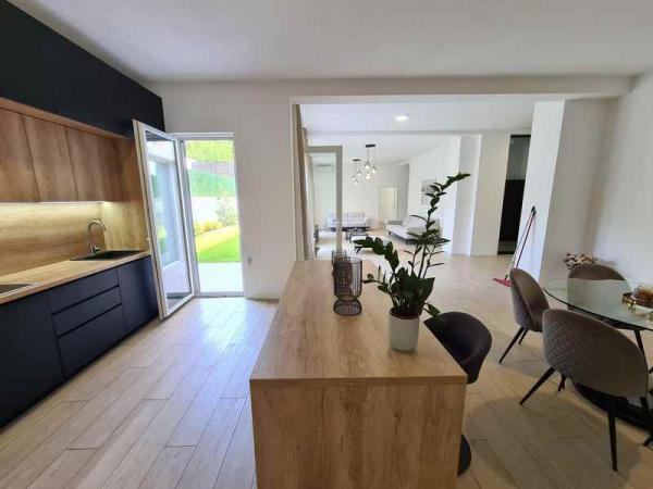 Stan na prodaju u Beogradu, Dedinje, 220m2, cena 950000 evra