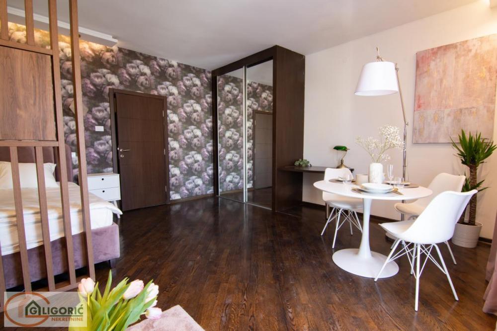 Stan na prodaju u Beogradu, Beograd (Trg Republike), cetvorosoban, 109m2, cena 598000 evra