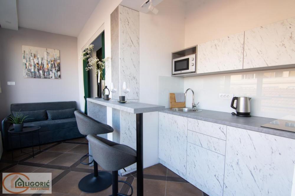 Stan na prodaju u Beogradu, Beograd (Trg Republike), cetvorosoban, 109m2, cena 598000 evra