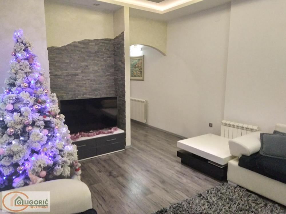 Stan na prodaju u Beogradu, Čubura, cetvorosoban, 106m2, cena 350000 evra