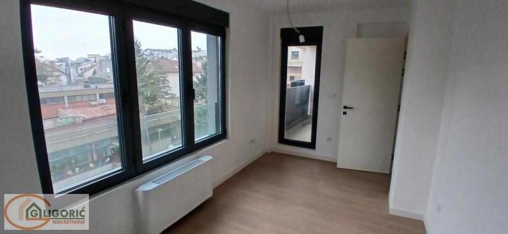 Stan na prodaju u Beogradu, Autokomanda, trosoban, 76m2, cena 243200 evra