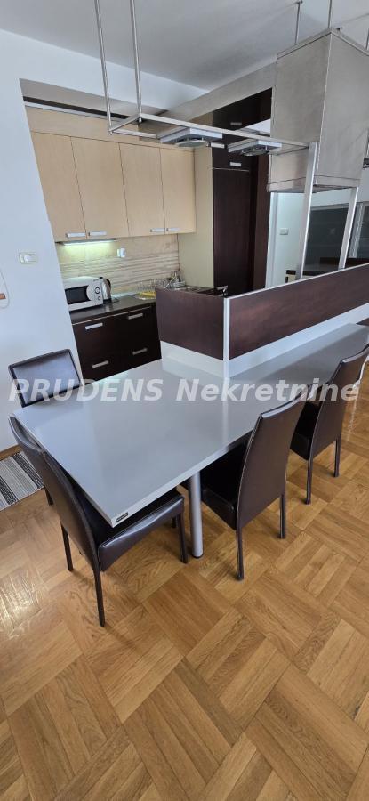 Stan na prodaju u Beogradu, Crveni Krst, trosoban, 84m2, cena 319200 evra