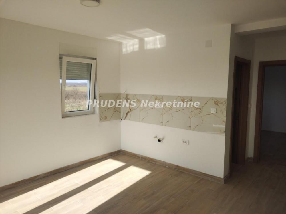 Stan na prodaju u Beogradu, Surčin, trosoban, 63m2, cena 82550 evra