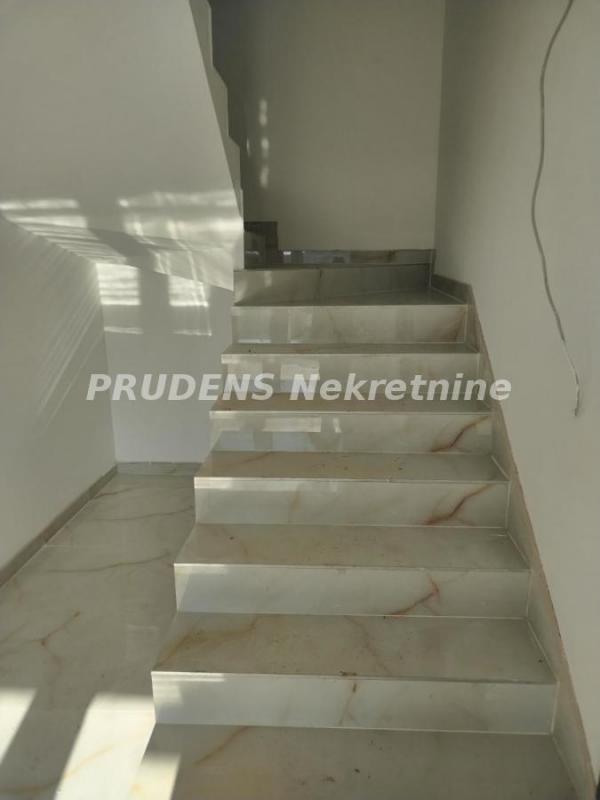 Stan na prodaju u Beogradu, Surčin, trosoban, 63m2, cena 82550 evra
