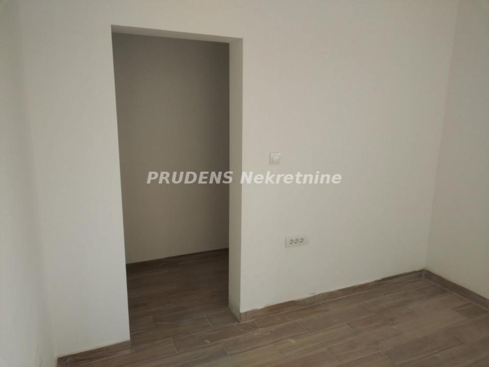 Stan na prodaju u Beogradu, Surčin, trosoban, 63m2, cena 82550 evra