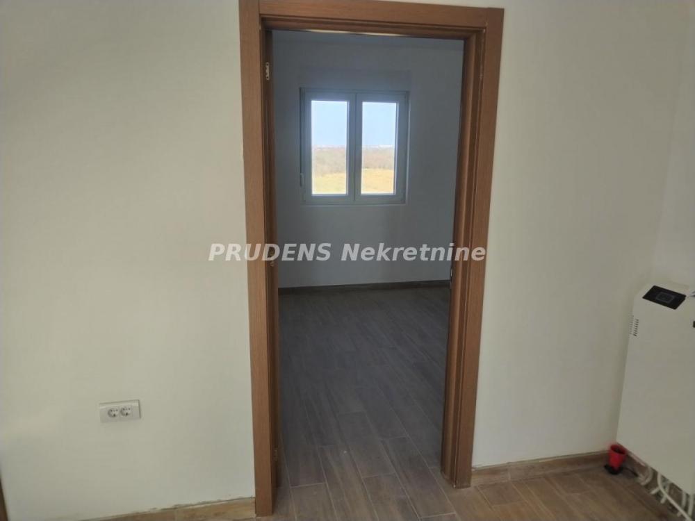Stan na prodaju u Beogradu, Surčin, trosoban, 63m2, cena 82550 evra