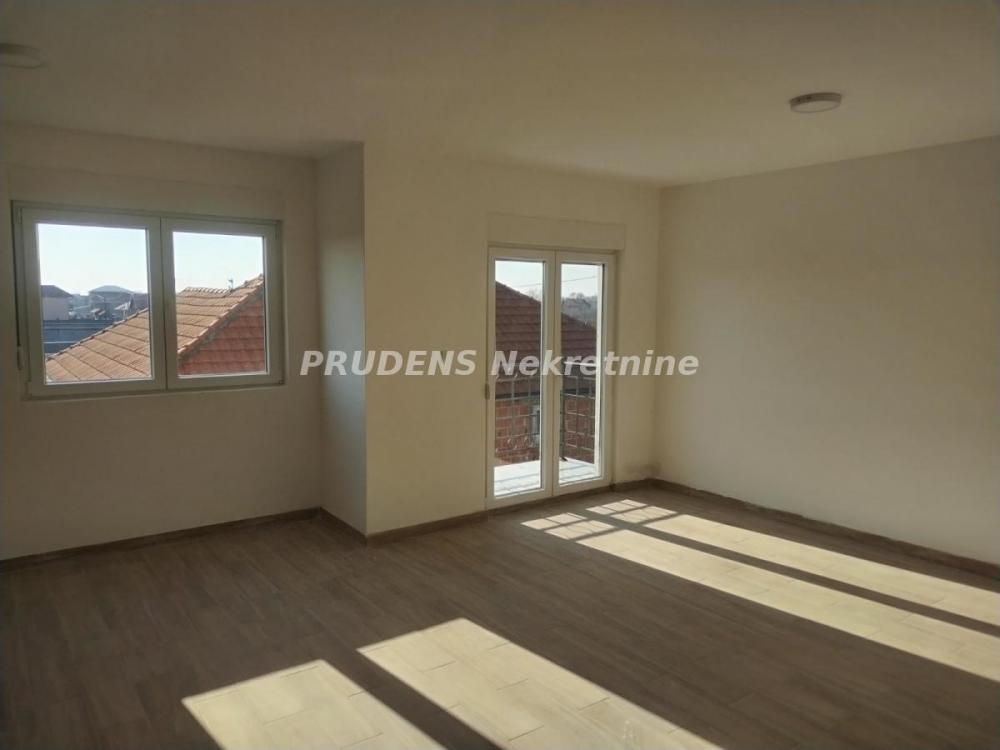 Stan na prodaju u Beogradu, Surčin, trosoban, 63m2, cena 82550 evra