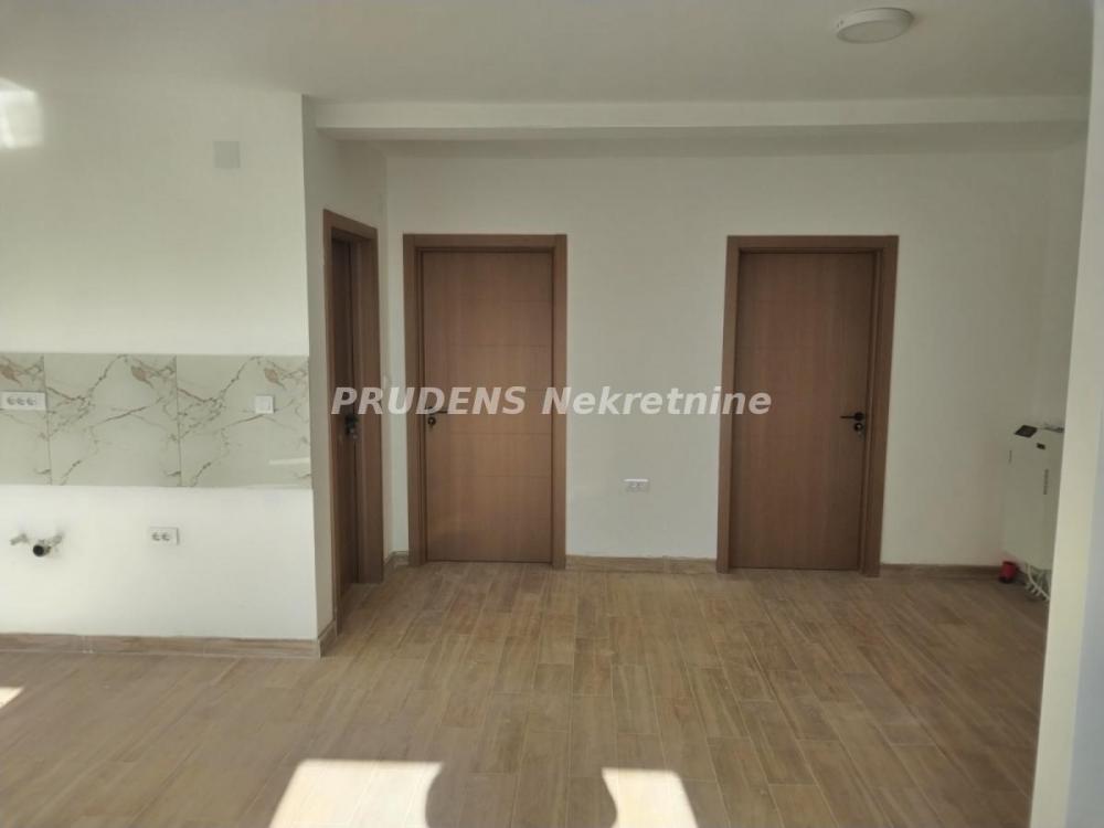 Stan na prodaju u Beogradu, Surčin, trosoban, 63m2, cena 82550 evra