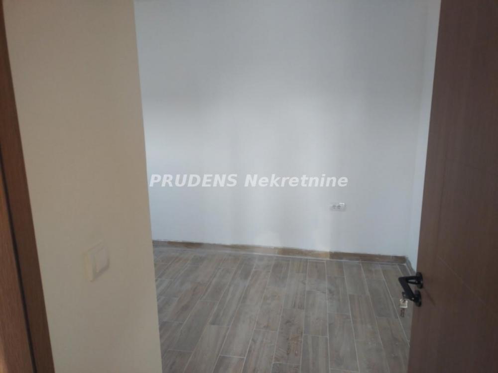 Stan na prodaju u Beogradu, Surčin, trosoban, 63m2, cena 82550 evra