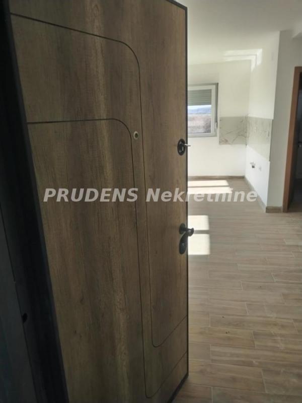 Stan na prodaju u Beogradu, Surčin, trosoban, 63m2, cena 82550 evra