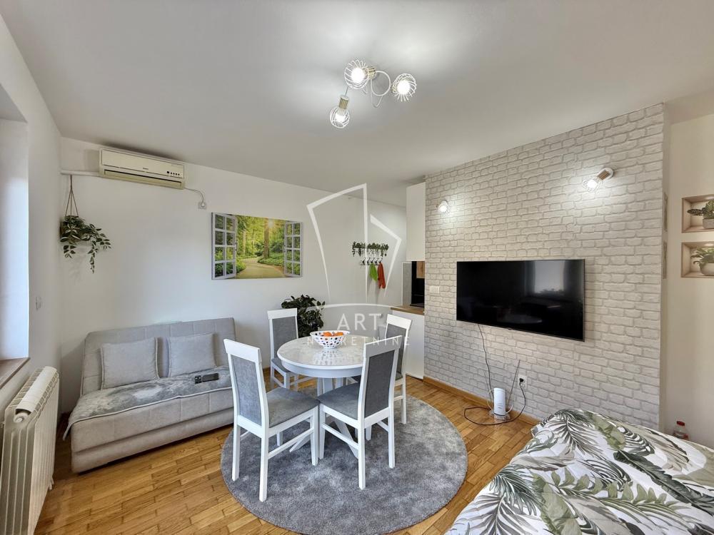 Stan na prodaju u Beogradu, Cvetkova pijaca, jednosoban, 28m2, cena 134000 evra