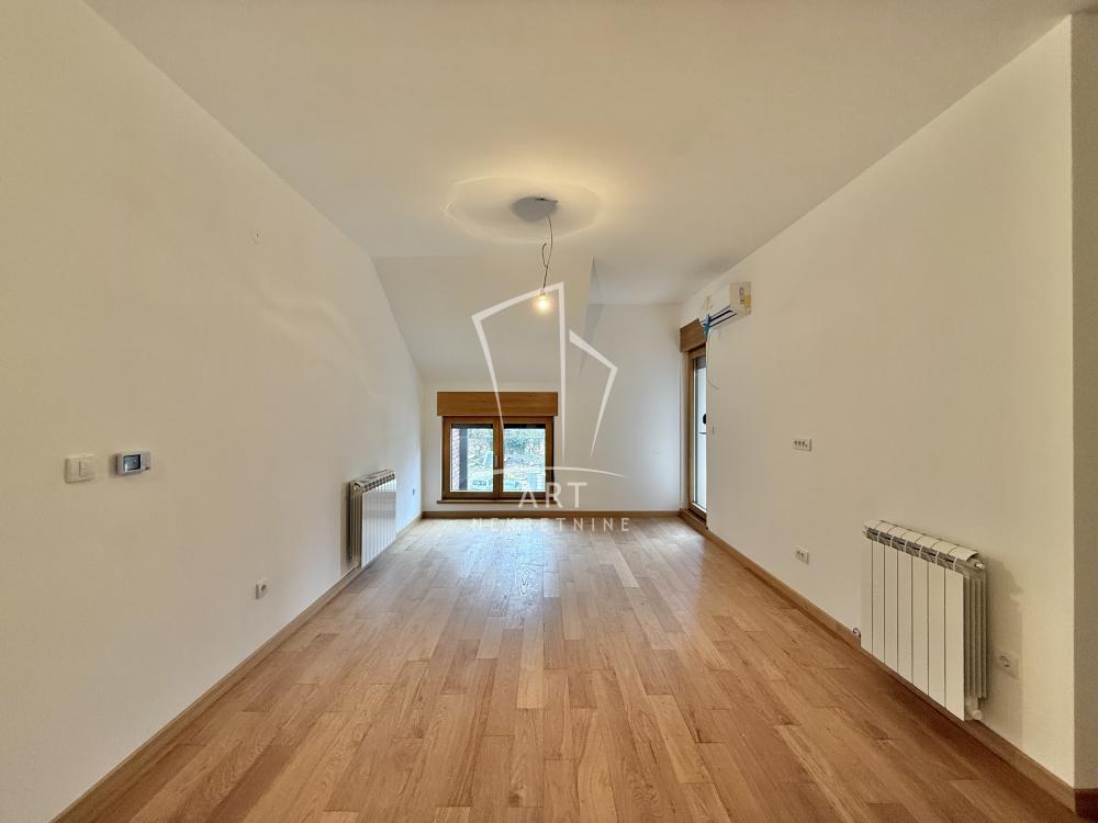 Stan na prodaju u Beogradu, Voždovac, dvoiposoban, 57m2, cena 194813 evra