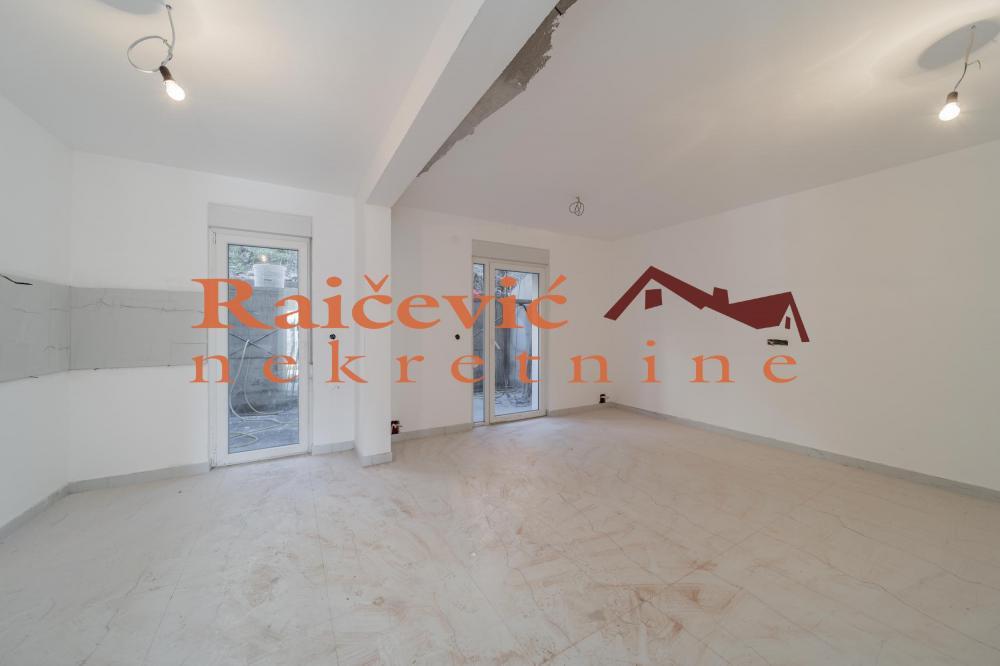 Stan na prodaju u Beogradu, Kaluđerica, trosoban, 95m2, cena 168308 evra