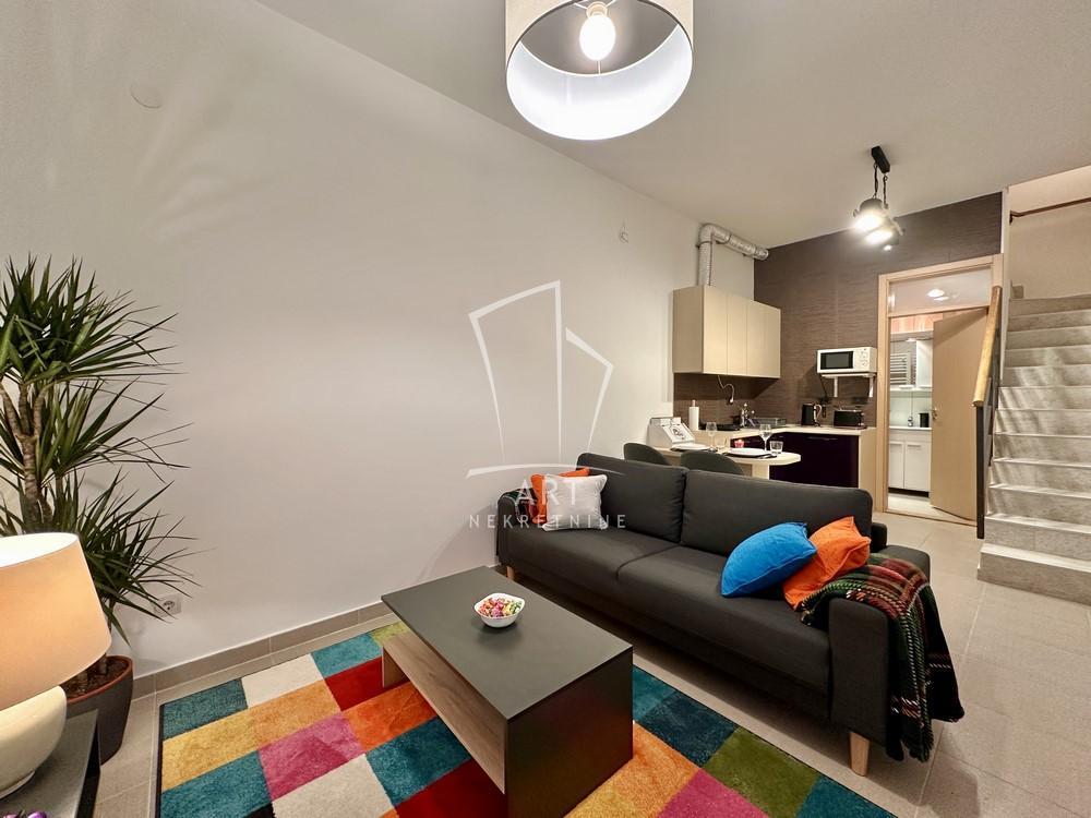 Stan na prodaju u Beogradu, Zemun, trosoban, 34m2, cena 170000 evra