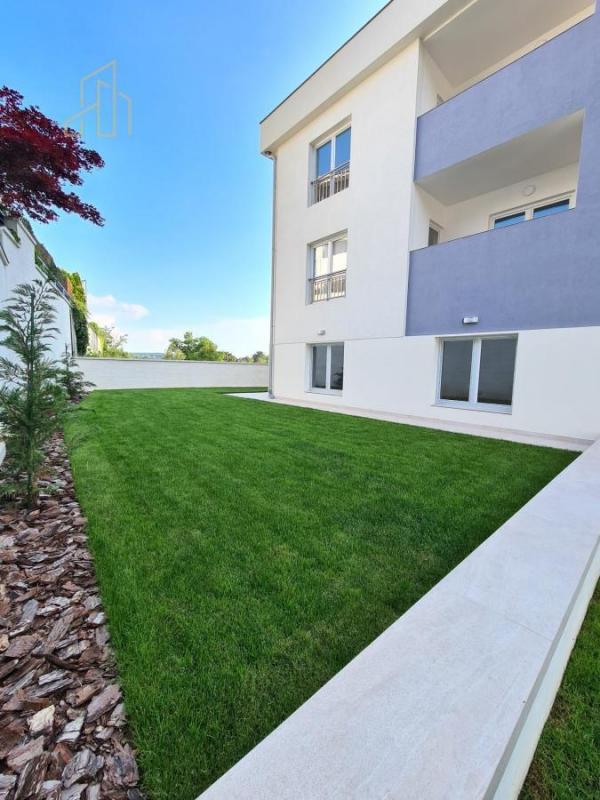 Stan na prodaju u Beogradu, Dedinje, cetvorosoban, 180m2, cena 900000 evra