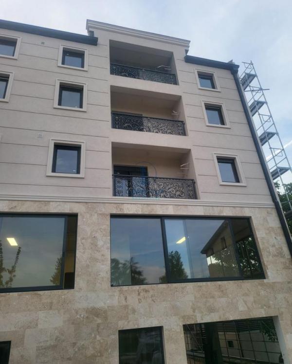 Stan na prodaju u Beogradu, Trošarina, cetvorosoban, 82m2, cena 271359 evra